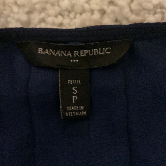 Banana Republic sleeveless blouse - Picture 2 of 3